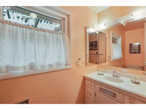 1031 SE 56th Avenue Portland OR 97215
