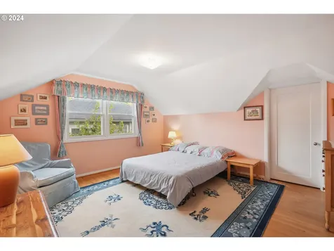 1031 SE 56th Avenue Portland OR 97215