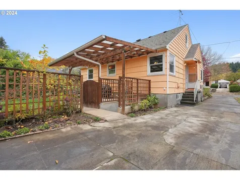 1031 SE 56th Avenue Portland OR 97215
