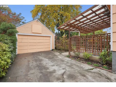 1031 SE 56th Avenue Portland OR 97215