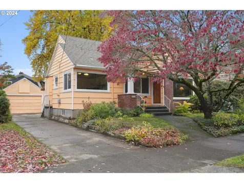 1031 SE 56th Avenue Portland OR 97215