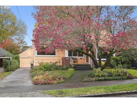 1031 SE 56th Avenue Portland OR 97215