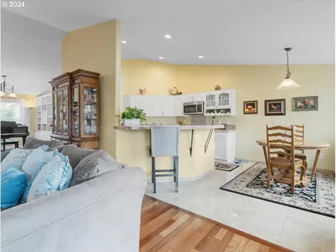 18814 S End Road Oregon City OR 97045