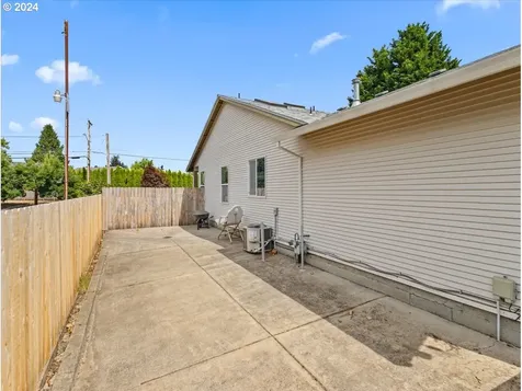 18814 S End Road Oregon City OR 97045