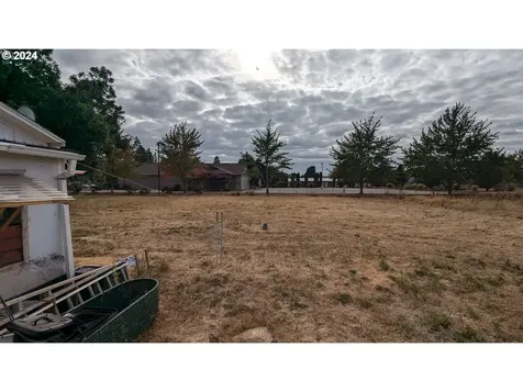 819 W Main Street Sheridan OR 97378