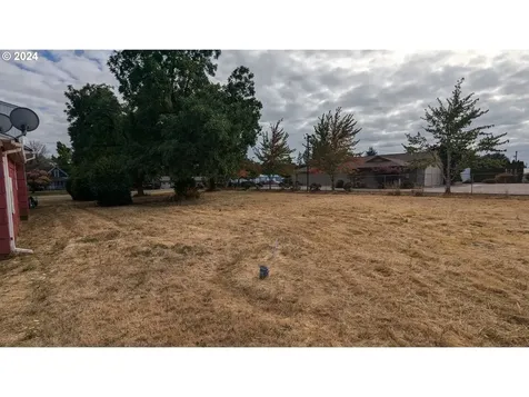 819 W Main Street Sheridan OR 97378