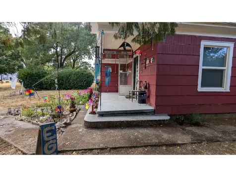 819 W Main Street Sheridan OR 97378