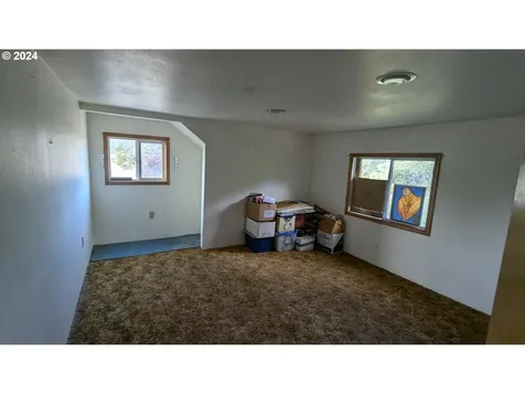 819 W Main Street Sheridan OR 97378