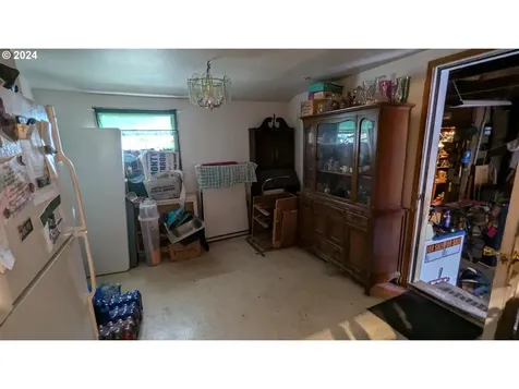 819 W Main Street Sheridan OR 97378