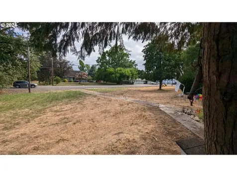 819 W Main Street Sheridan OR 97378