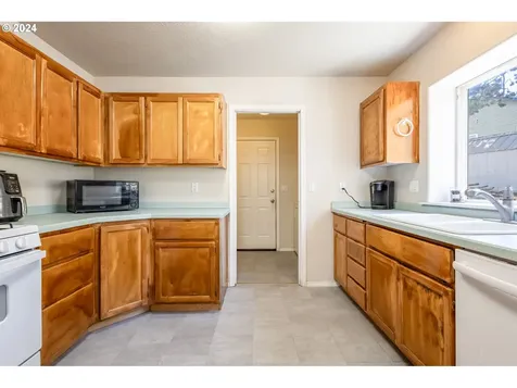 2341 SW Indian Avenue Redmond OR 97756