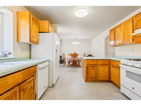 2341 SW Indian Avenue Redmond OR 97756