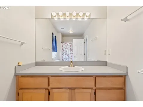 2341 SW Indian Avenue Redmond OR 97756