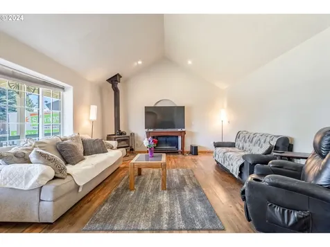 2341 SW Indian Avenue Redmond OR 97756