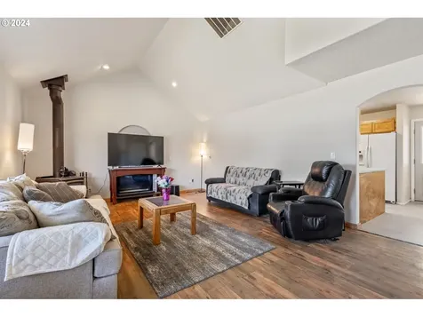 2341 SW Indian Avenue Redmond OR 97756