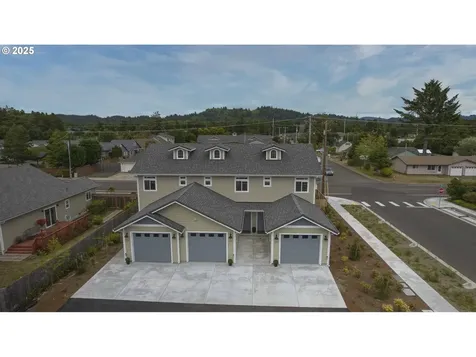 1583 37th Street Florence OR 97439