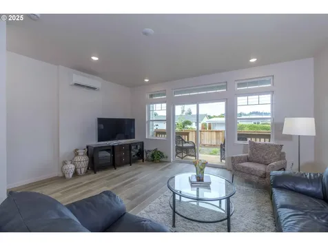 1583 37th Street Florence OR 97439