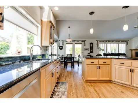 832 Royaldel Lane Springfield OR 97477