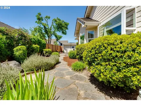 832 Royaldel Lane Springfield OR 97477