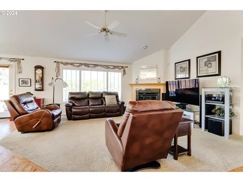 832 Royaldel Lane Springfield OR 97477