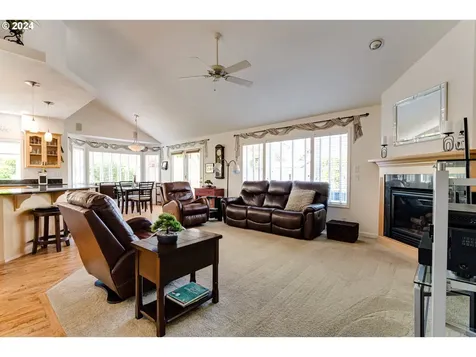 832 Royaldel Lane Springfield OR 97477
