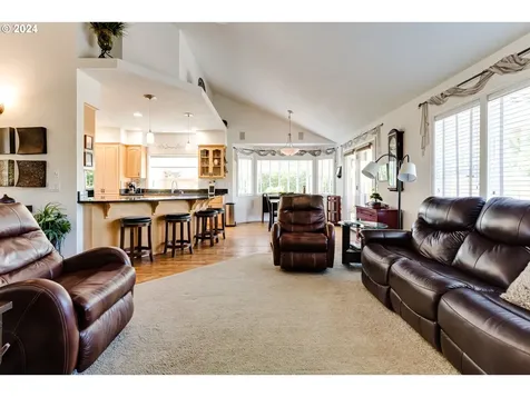 832 Royaldel Lane Springfield OR 97477