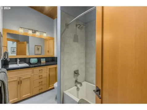 2417 Sw Canby Court Portland OR 97219