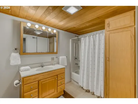 2417 Sw Canby Court Portland OR 97219