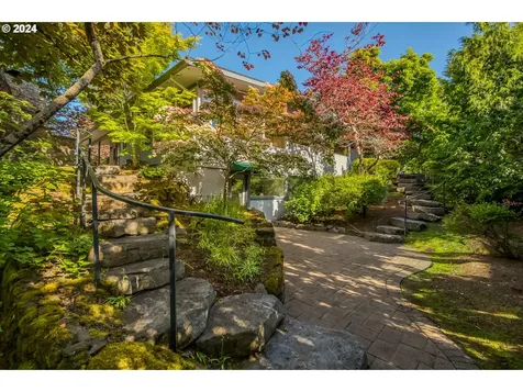 2417 Sw Canby Court Portland OR 97219