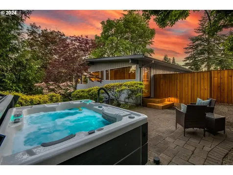 2417 Sw Canby Court Portland OR 97219