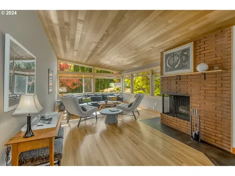 2417 Sw Canby Court Portland OR 97219
