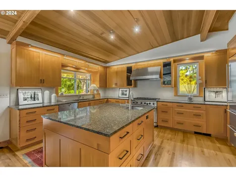 2417 Sw Canby Court Portland OR 97219