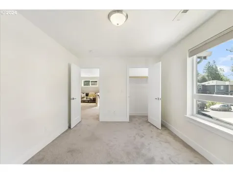 7475 SE Rhone Street Portland OR 97206