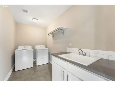 7475 SE Rhone Street Portland OR 97206