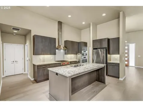 6087 Carman Drive Lake Oswego OR 97035