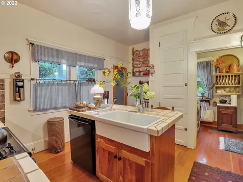1844 Se 12th Avenue Portland OR 97214