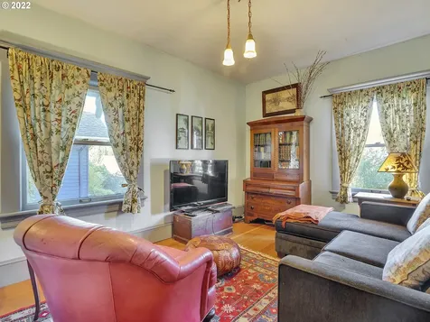 1844 Se 12th Avenue Portland OR 97214