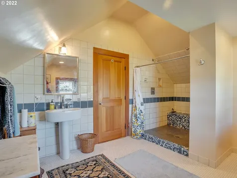 1844 Se 12th Avenue Portland OR 97214