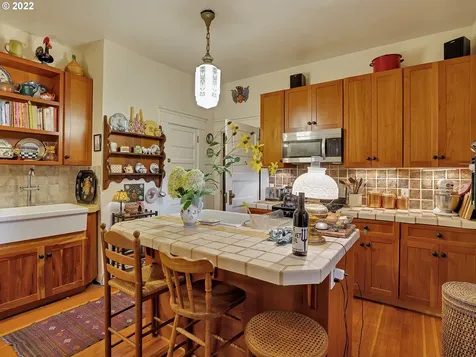 1844 Se 12th Avenue Portland OR 97214