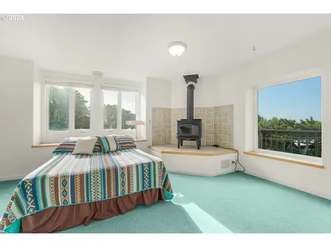 1212 NW Curtis Street Seal Rock OR 97376
