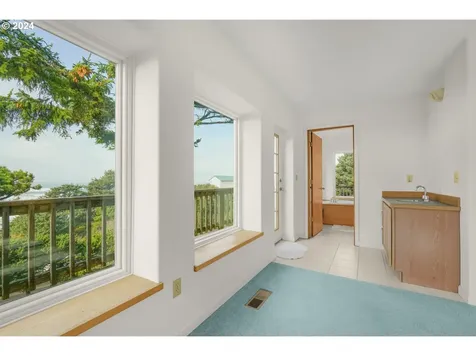 1212 NW Curtis Street Seal Rock OR 97376
