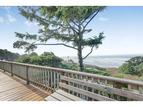 1212 NW Curtis Street Seal Rock OR 97376