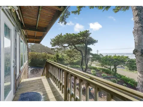 1212 NW Curtis Street Seal Rock OR 97376