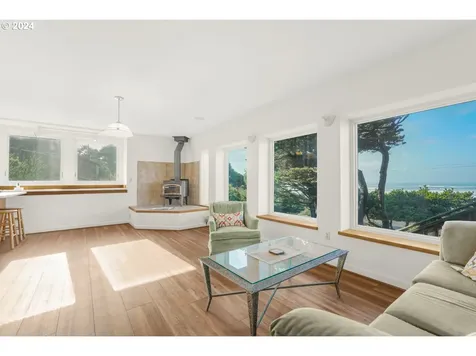1212 NW Curtis Street Seal Rock OR 97376