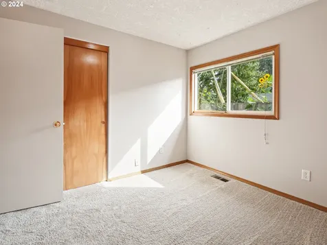 7423 Se Ogden Street Portland OR 97206