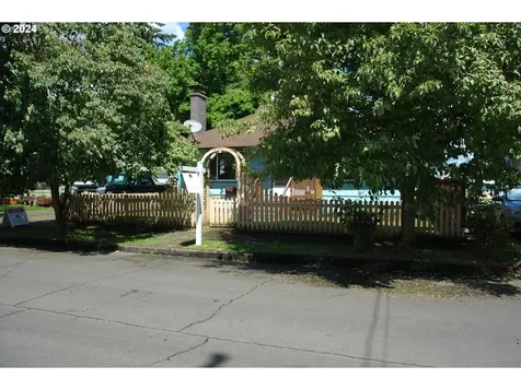 1531 Ne Buffalo Street Portland OR 97211