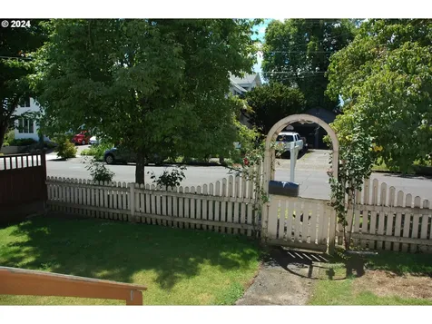 1531 Ne Buffalo Street Portland OR 97211