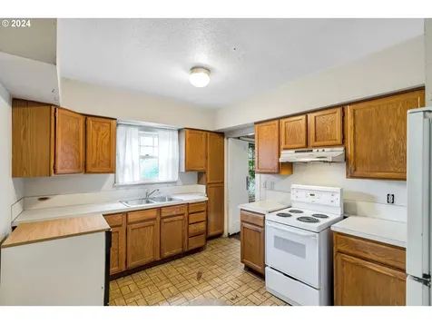 537 Ne Morgan Street Portland OR 97211