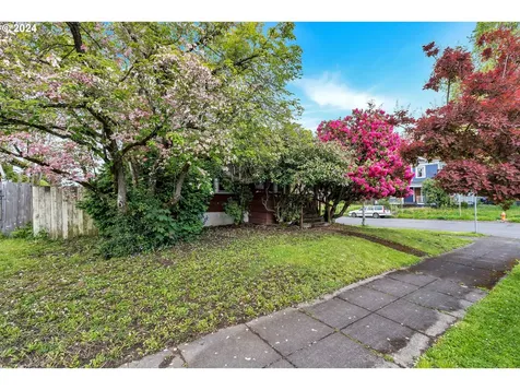 537 Ne Morgan Street Portland OR 97211