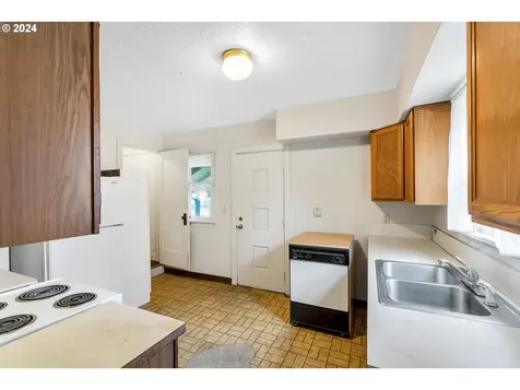 537 Ne Morgan Street Portland OR 97211